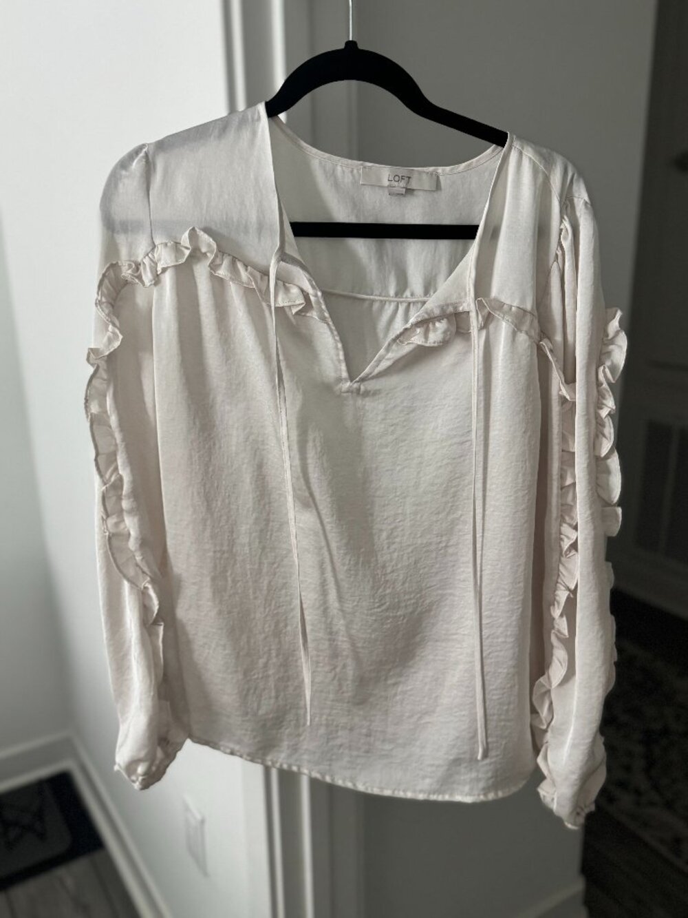 LOFT Women's White and Cream Blouse